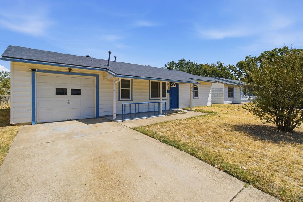 804 Aransas Drive, Euless, TX 76039 — exterior