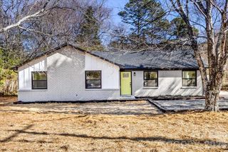 741 E John Street, Matthews, NC 28105