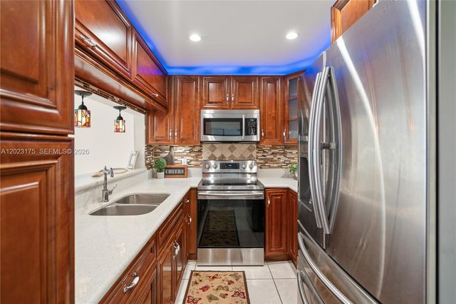 9367 SW 1st Street 808, Plantation, FL 33324
