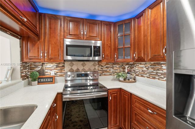 9367 SW 1st Street 808, Plantation, FL 33324