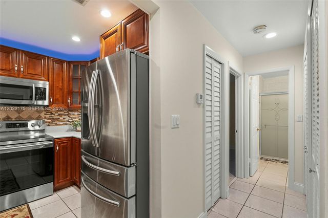 9367 SW 1st Street 808, Plantation, FL 33324