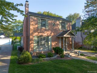 450 Roland Road, Grosse Pointe Farms, MI 48236