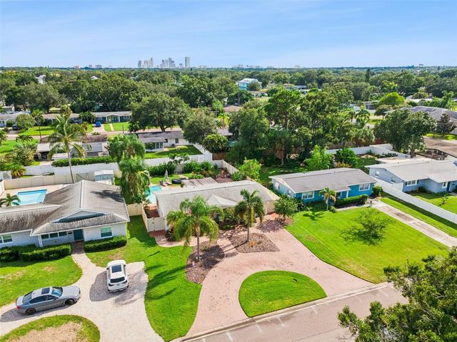 592 43RD AVENUE NE, St Petersburg, FL 33703