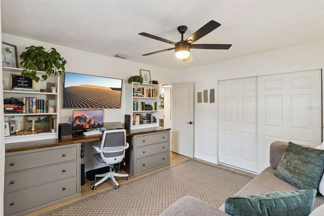 592 43RD AVENUE NE, St Petersburg, FL 33703