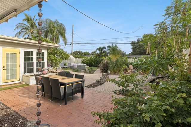 592 43RD AVENUE NE, St Petersburg, FL 33703