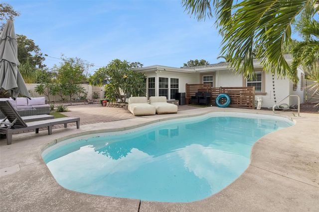 592 43RD AVENUE NE, St Petersburg, FL 33703