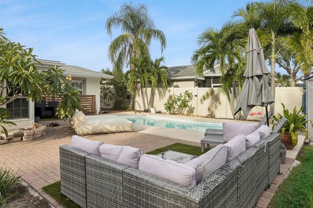 592 43RD AVENUE NE, St Petersburg, FL 33703