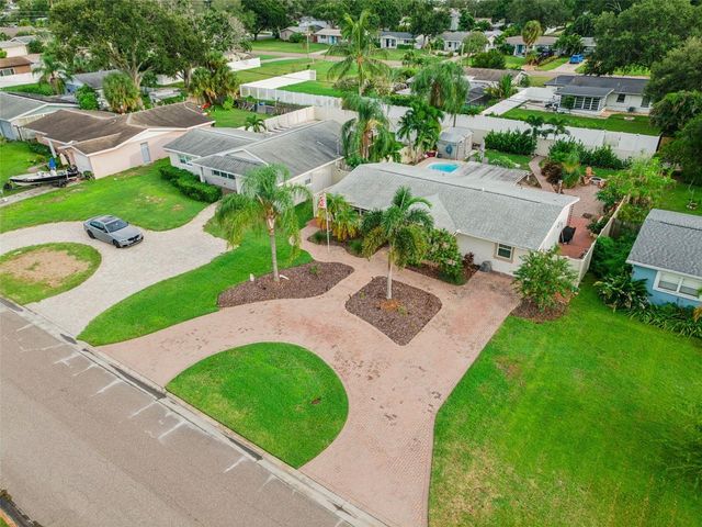592 43RD AVENUE NE, St Petersburg, FL 33703