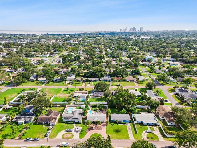 592 43RD AVENUE NE, St Petersburg, FL 33703