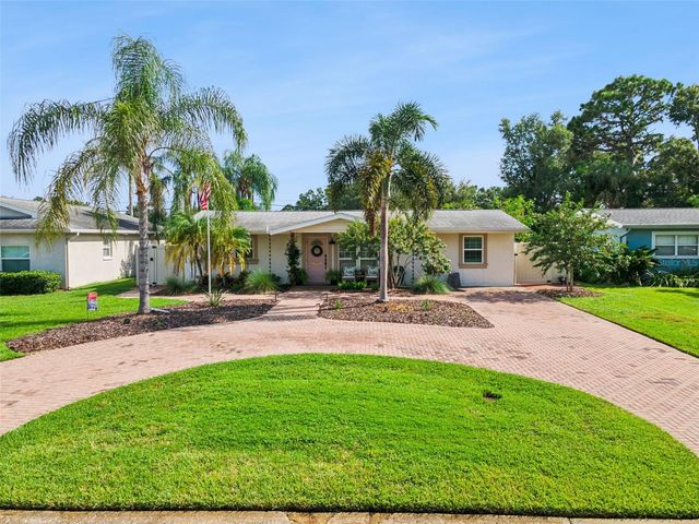 592 43RD AVENUE NE, St Petersburg, FL 33703