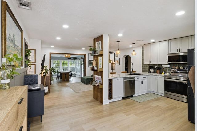 592 43RD AVENUE NE, St Petersburg, FL 33703