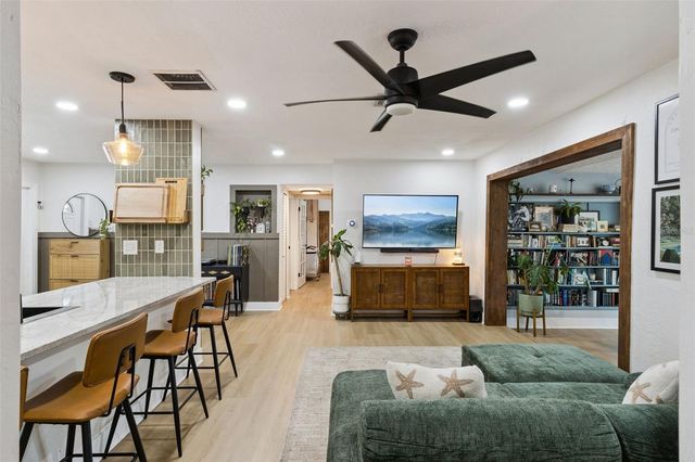 592 43RD AVENUE NE, St Petersburg, FL 33703