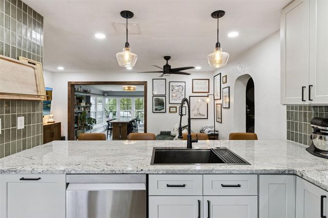 592 43RD AVENUE NE, St Petersburg, FL 33703