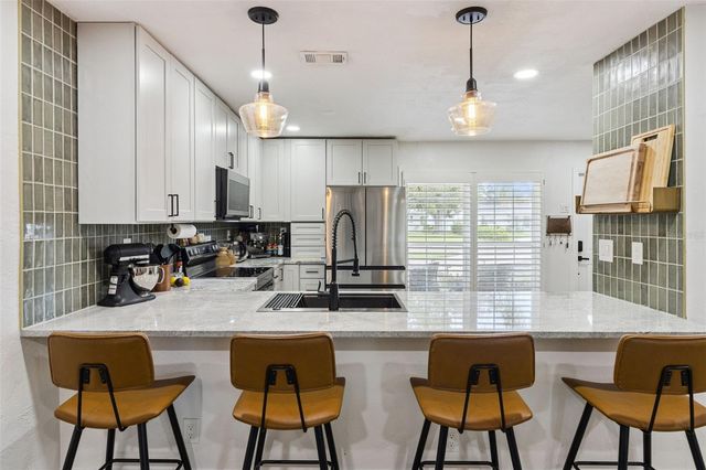 592 43RD AVENUE NE, St Petersburg, FL 33703