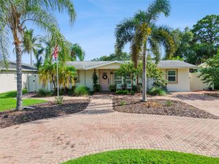 592 43RD AVENUE NE, St Petersburg, FL 33703
