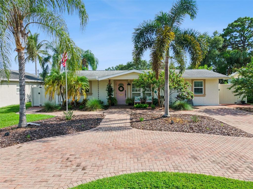 592 43RD AVENUE NE, St Petersburg, FL 33703