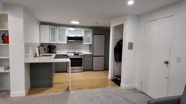 99 Cluff Crossing Rd Apt E9, Salem, NH 03079