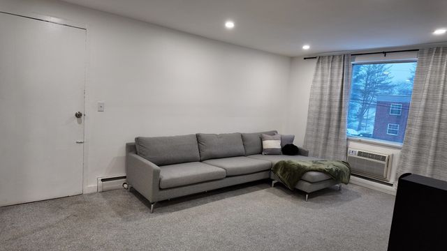 99 Cluff Crossing Rd Apt E9, Salem, NH 03079