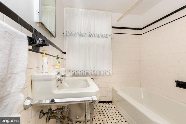 8407 LIBERTY RD, Baltimore, MD 21244