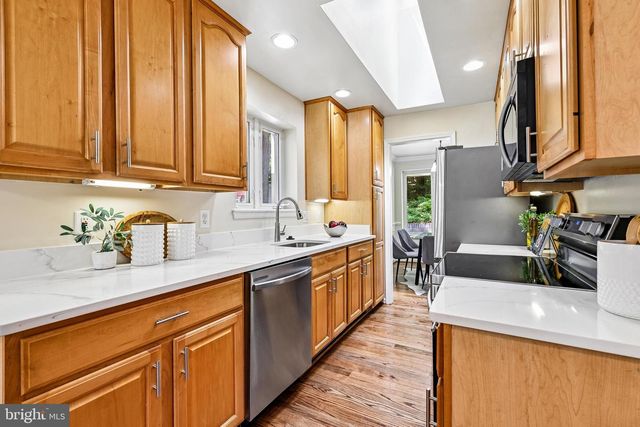 18328 SHARON RD, Triangle, VA 22172