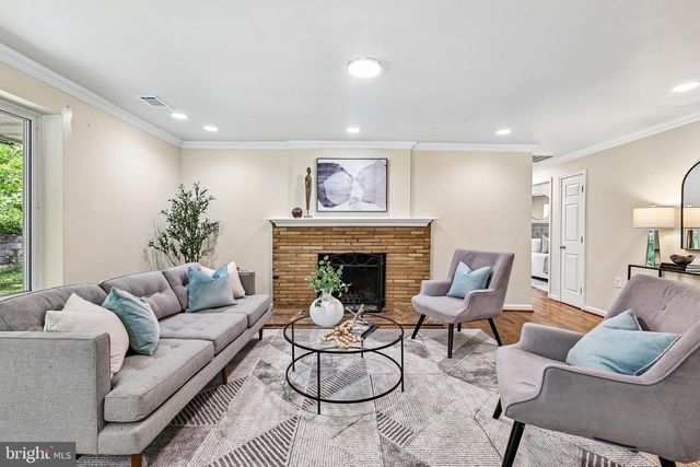 18328 SHARON RD, Triangle, VA 22172