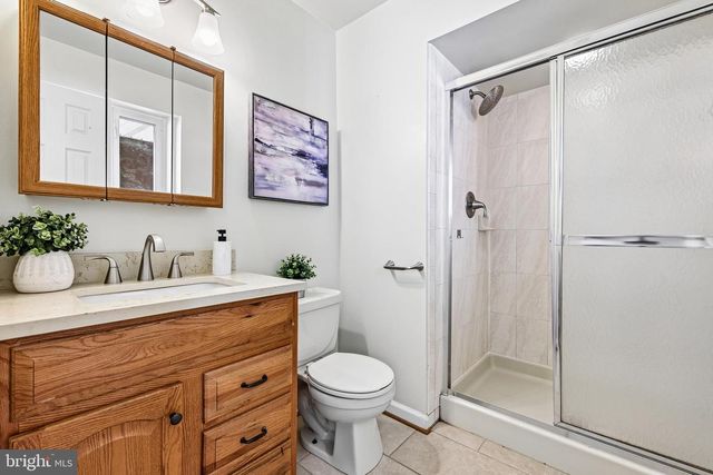 18328 SHARON RD, Triangle, VA 22172