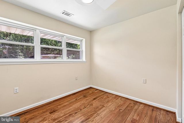 18328 SHARON RD, Triangle, VA 22172