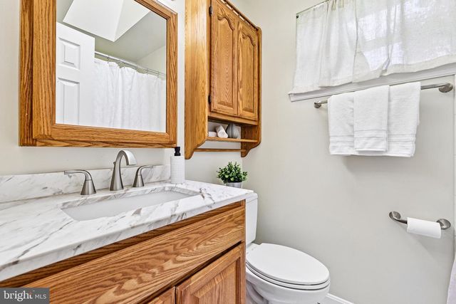 18328 SHARON RD, Triangle, VA 22172