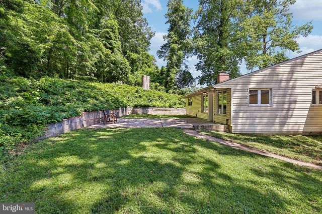 18328 SHARON RD, Triangle, VA 22172