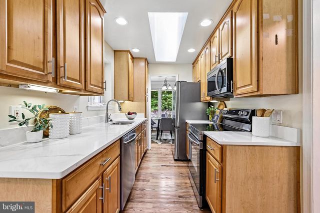 18328 SHARON RD, Triangle, VA 22172