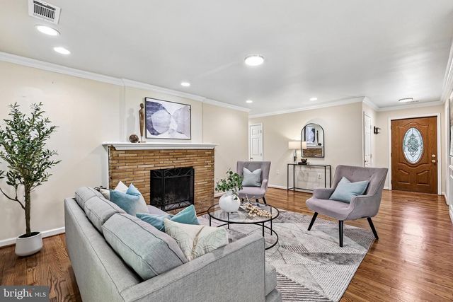 18328 SHARON RD, Triangle, VA 22172
