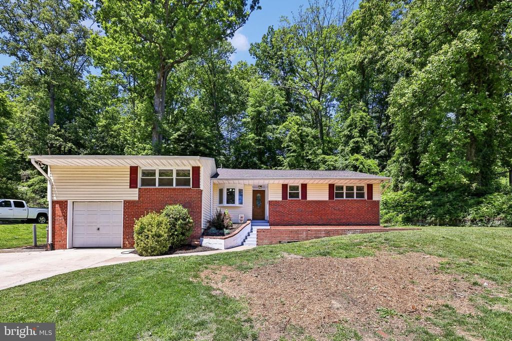 18328 SHARON RD, Triangle, VA 22172