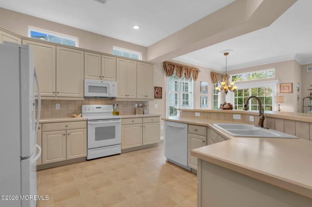 15 Cog Hill Court, Jackson, NJ 08527