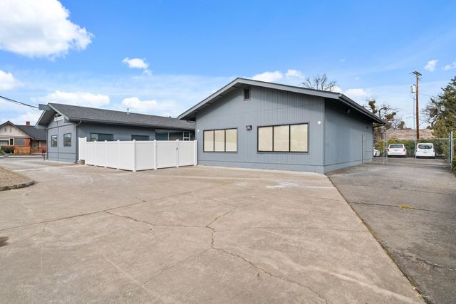 914 W Main Street, Medford, OR 97501