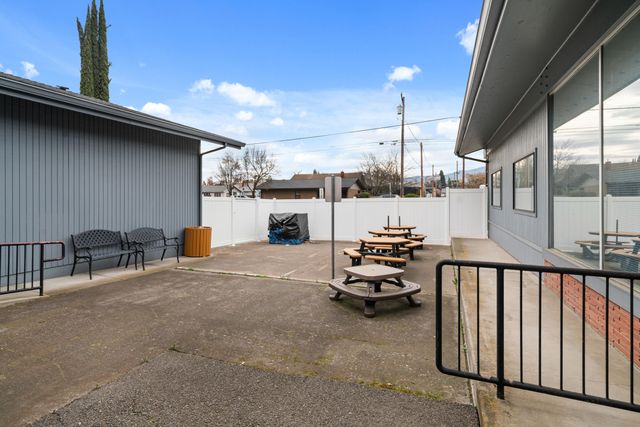 914 W Main Street, Medford, OR 97501