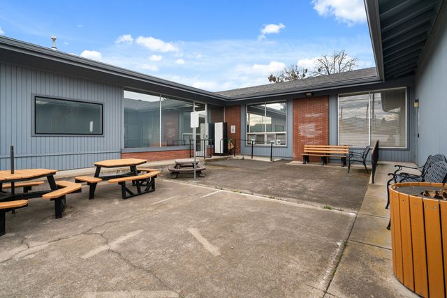 914 W Main Street, Medford, OR 97501