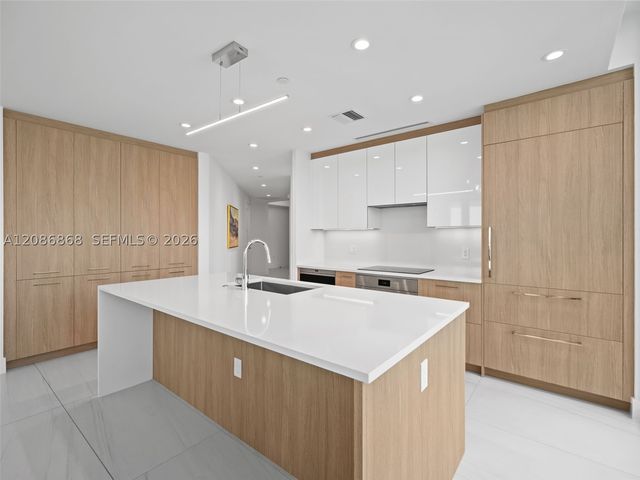 153 N Seabreeze 605-S, Fort Lauderdale, FL 33304