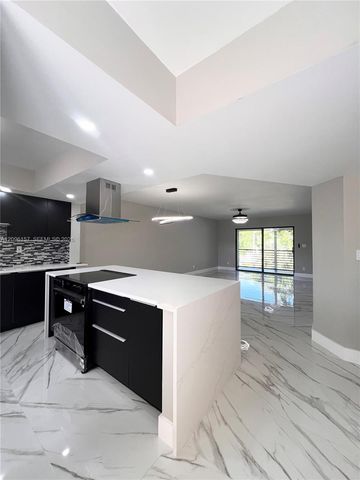 4940 E Sabal Palm Boulevard 312, Tamarac, FL 33319