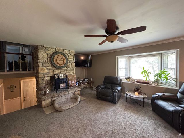 2203 Country Club Dr, Wamego, KS 66547