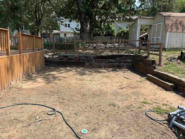 2203 Country Club Dr, Wamego, KS 66547