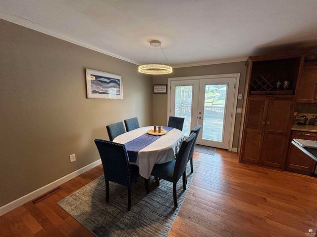 2203 Country Club Dr, Wamego, KS 66547