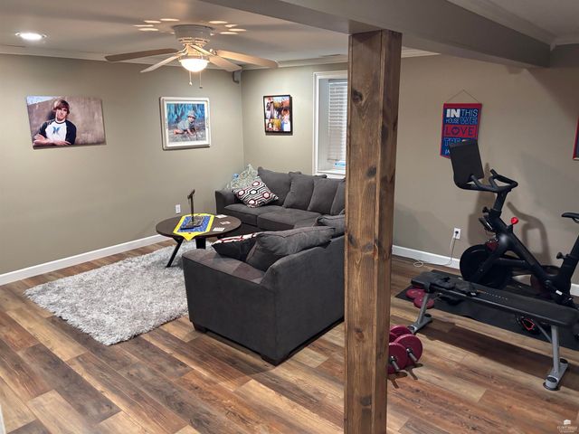 2203 Country Club Dr, Wamego, KS 66547