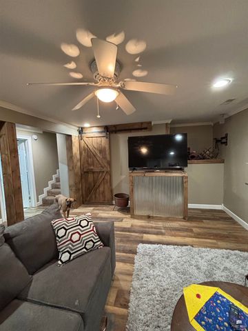 2203 Country Club Dr, Wamego, KS 66547