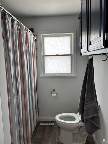 2203 Country Club Dr, Wamego, KS 66547