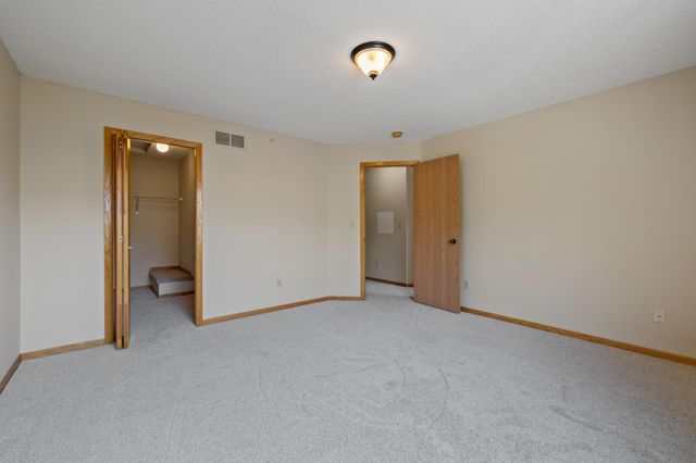 8797 Branson Drive 67, Inver Grove Heights, MN 55076