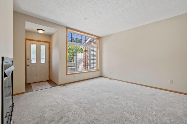 8797 Branson Drive 67, Inver Grove Heights, MN 55076