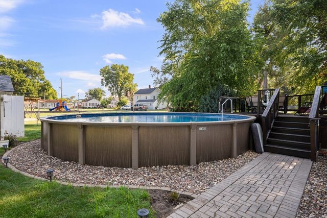 623 3rd Avenue W, Milan, IL 61264