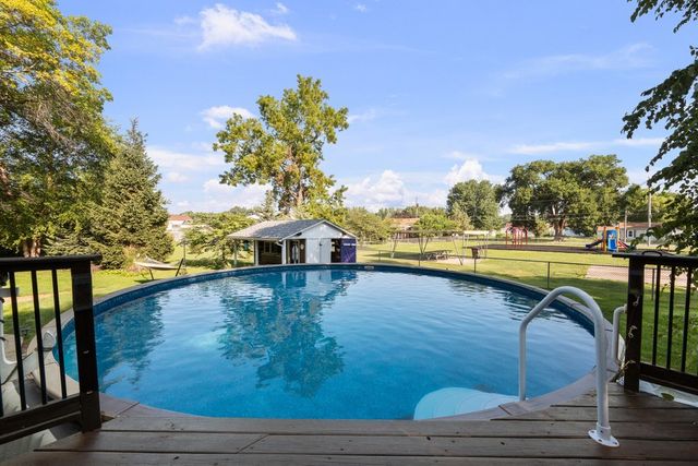 623 3rd Avenue W, Milan, IL 61264