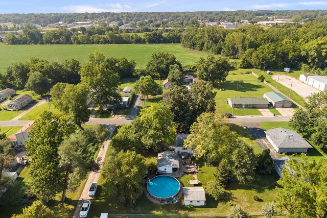623 3rd Avenue W, Milan, IL 61264