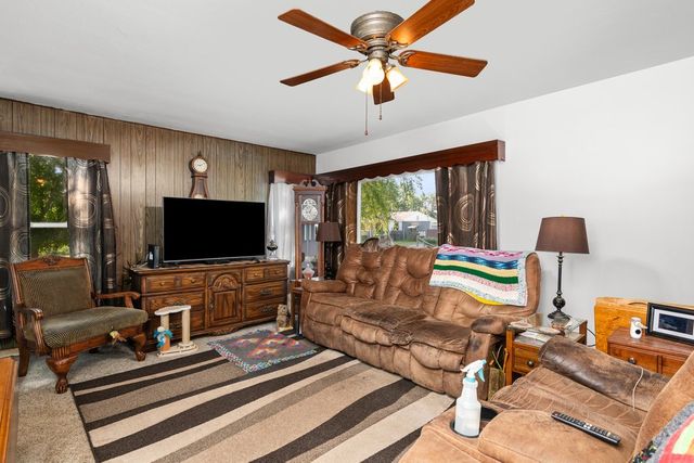 623 3rd Avenue W, Milan, IL 61264